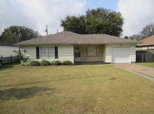 2101 Perry Ave, Groves, TX 77619