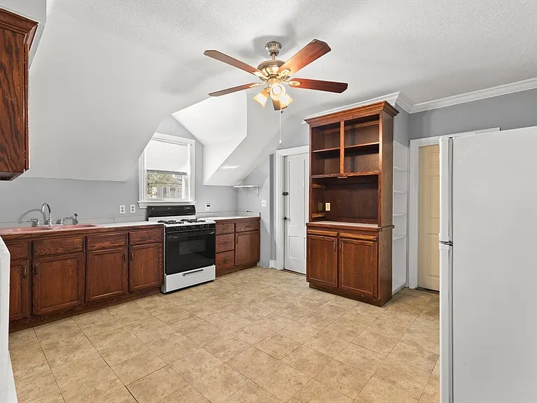 49 Parker St #2 — Photo 3