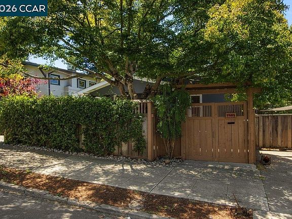 5th image of 1310 Carlotta Ave