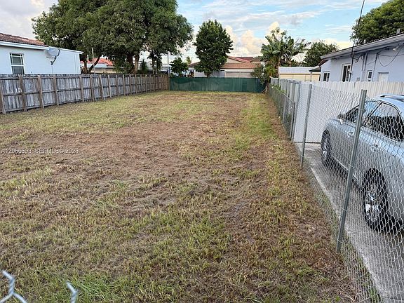 4th image of 231 NW 62nd Ave