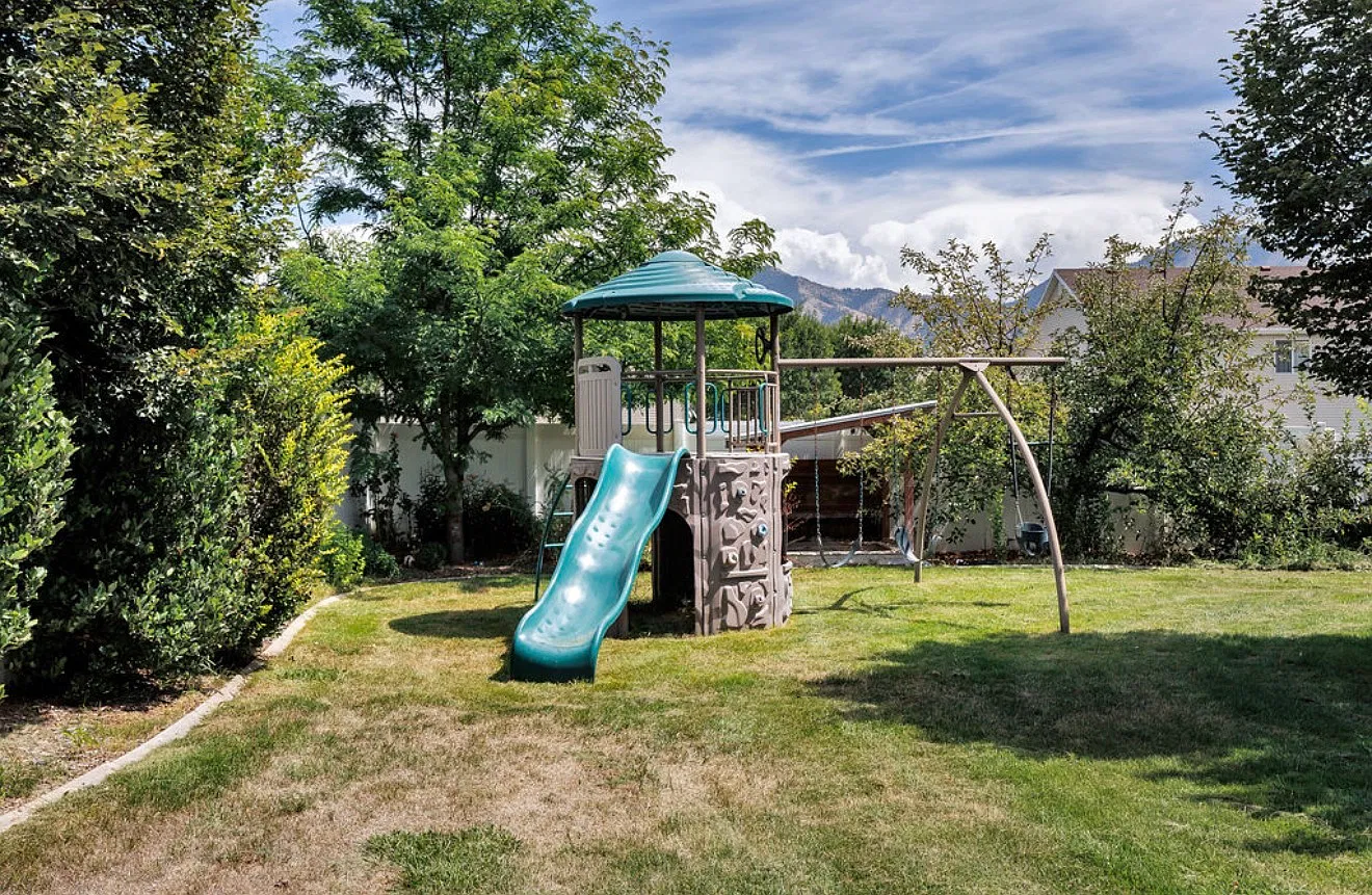 4 bed, 2160 sqft, $2,750 — Photo 4