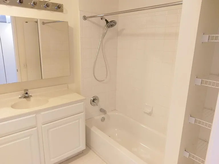 545 N Dearborn St #2102 — Photo 8