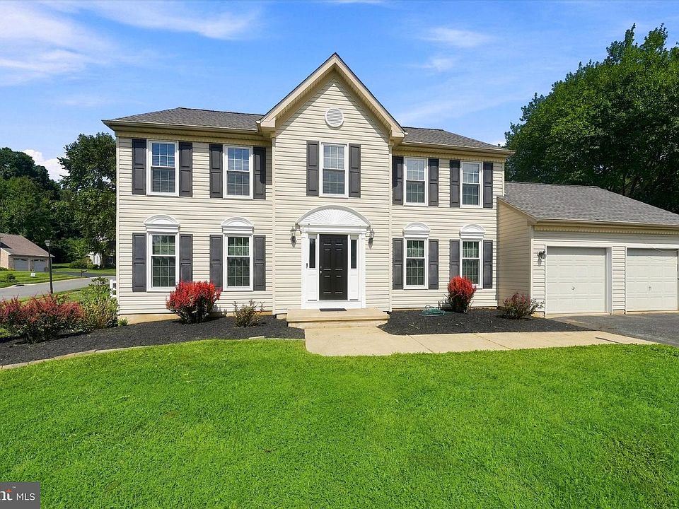 1st image of 100 Elma Dr