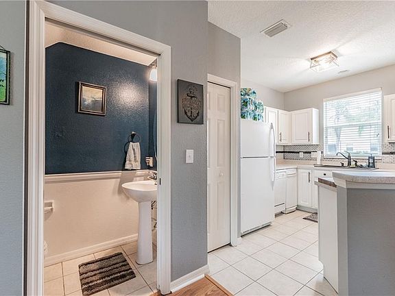 5th image of 12247 Country White Cir