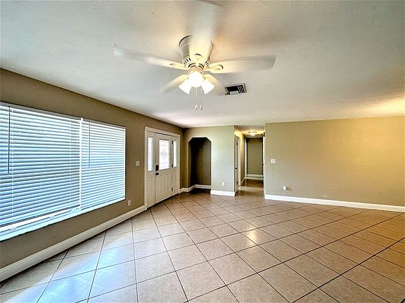3rd image of 1324 W Hartley Cir