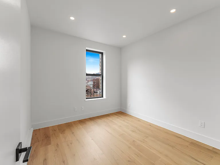 82-86 W Washington Pl #1F — Photo 9