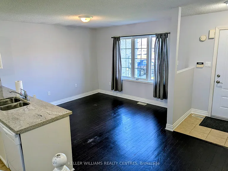 152 Madelaine Dr #UPPER — Photo 6