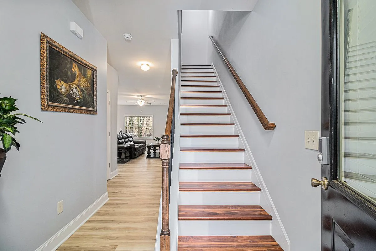 3 bed, 2.5 bath, 2040 sqft, $2,650 — Photo 3