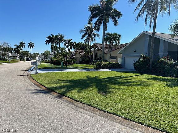 3rd image of 8860 Banyan Cove Cir