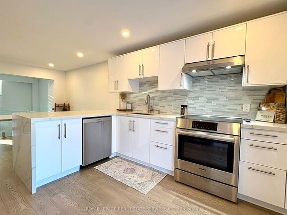 3rd image of 629 Rathburn Rd #30