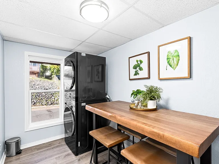 Laundry/Dining