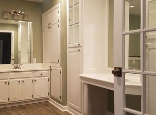 6217 Innes Trace Rd, Louisville, KY 40222