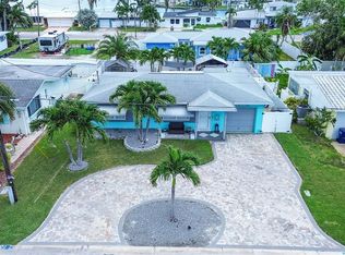 725 Sunset Cv, Madeira Beach, FL 33708