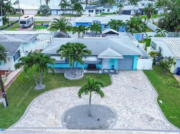 725 Sunset Cv, Madeira Beach, FL 33708