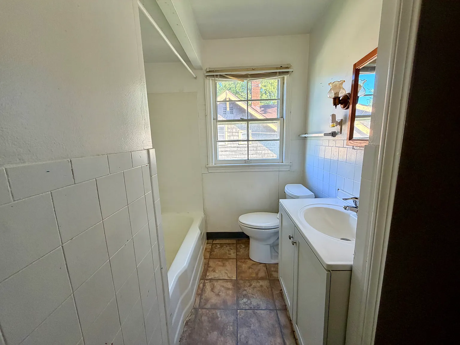 2 bed, 1000 sqft, $1,450 — Photo 1