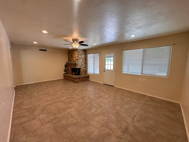 1448 Carmelita Dr — Photo 9