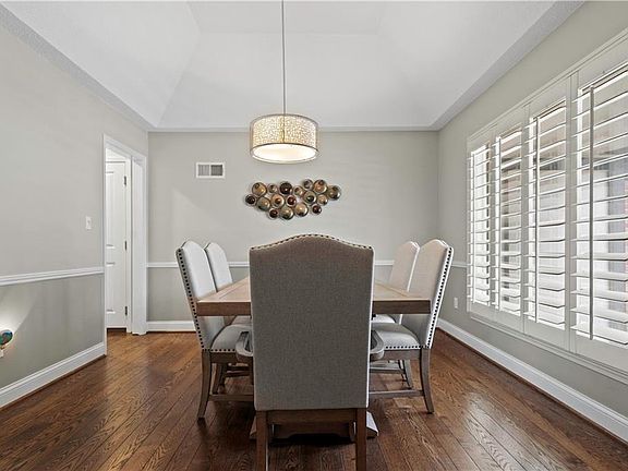 5th image of 8998 Rosewood Dr