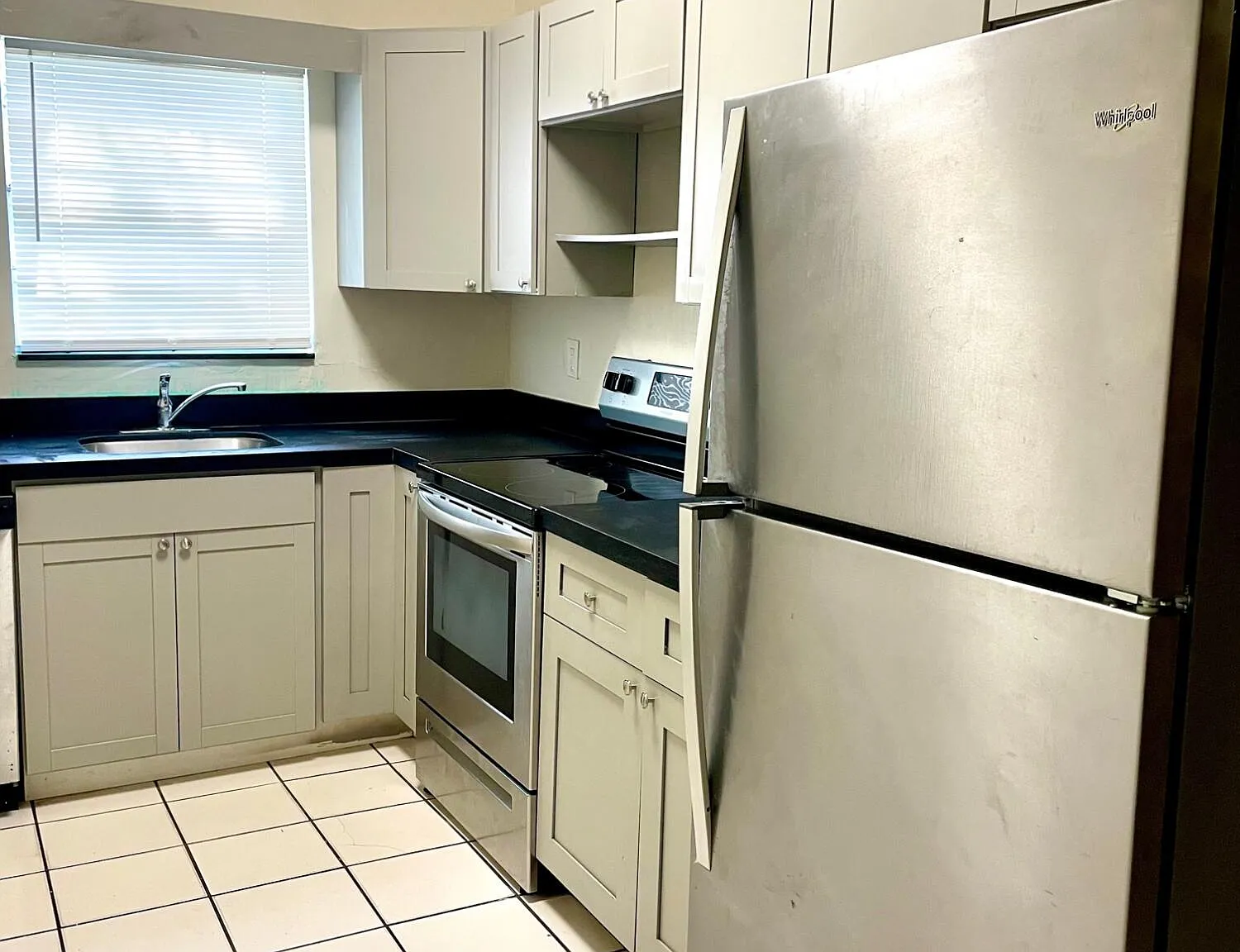 1 bed, 1.0 bath, 1222 sqft, $1,400 — Photo 2