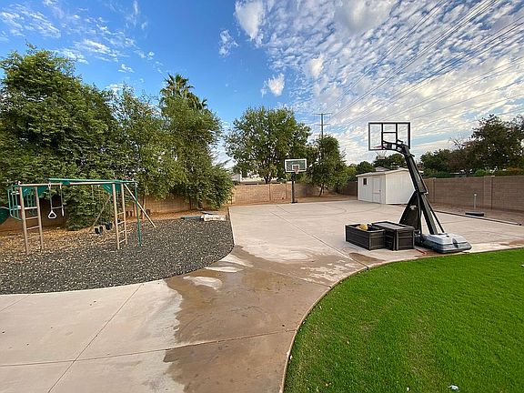 4th image of 1919 E Olive Ct