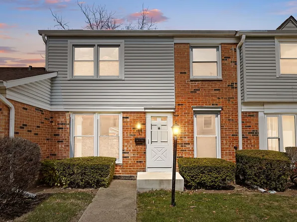 1052 Ashton Ct, Streamwood, IL 60107