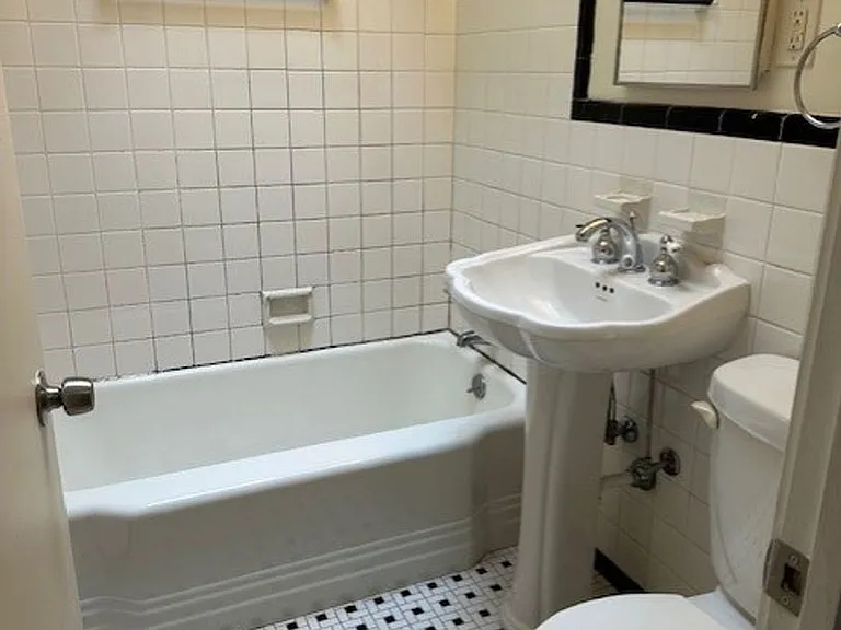 2428 Mercer St — Photo 14