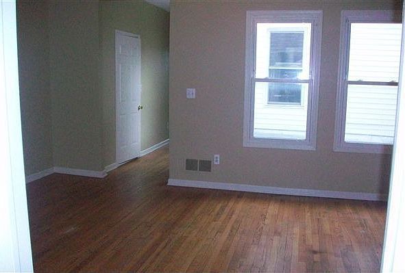 living room/dining area