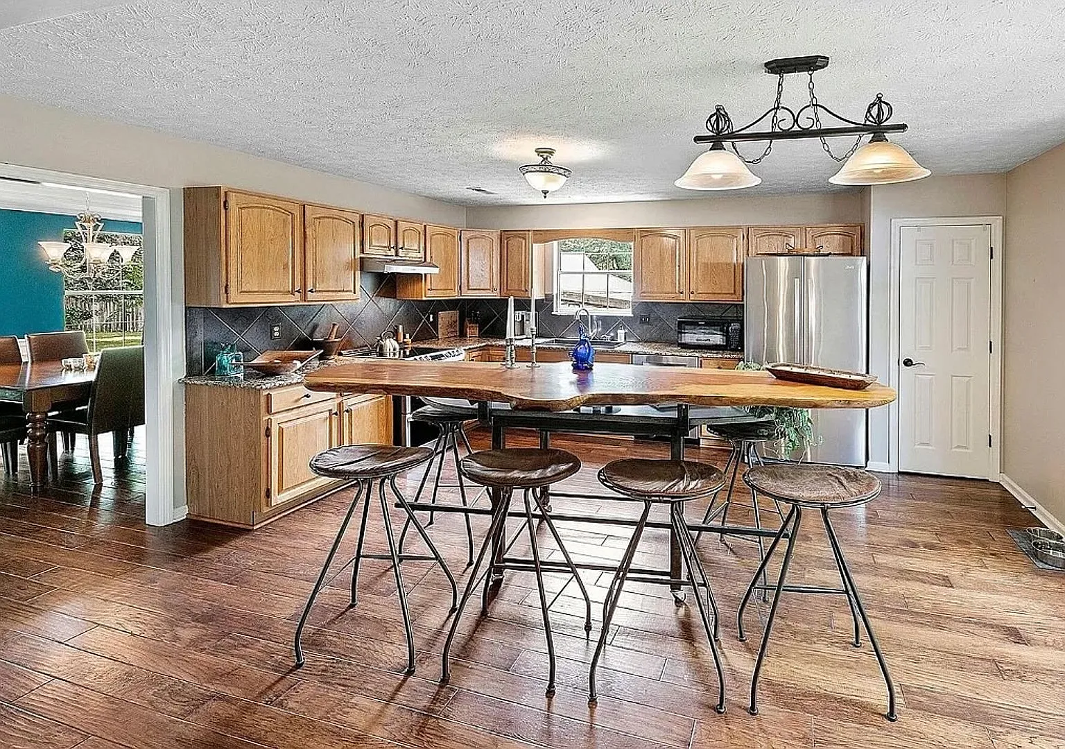 4 Bedroom Home In Knoxville — Photo 4