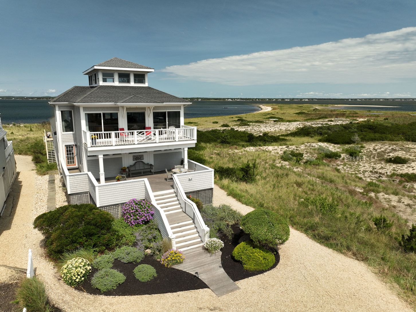  Meticulously kept with Large Driveway