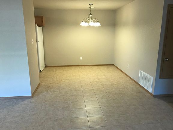 3rd image of 2015 Plum Creek Ln #B