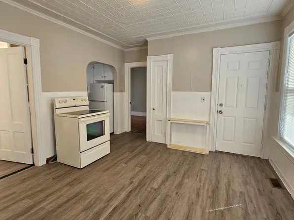 41 Hevey St, 41 Hevey St #1, Manchester, NH 03102