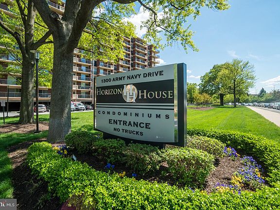 4th image of 1300 Army Navy Dr APT 721