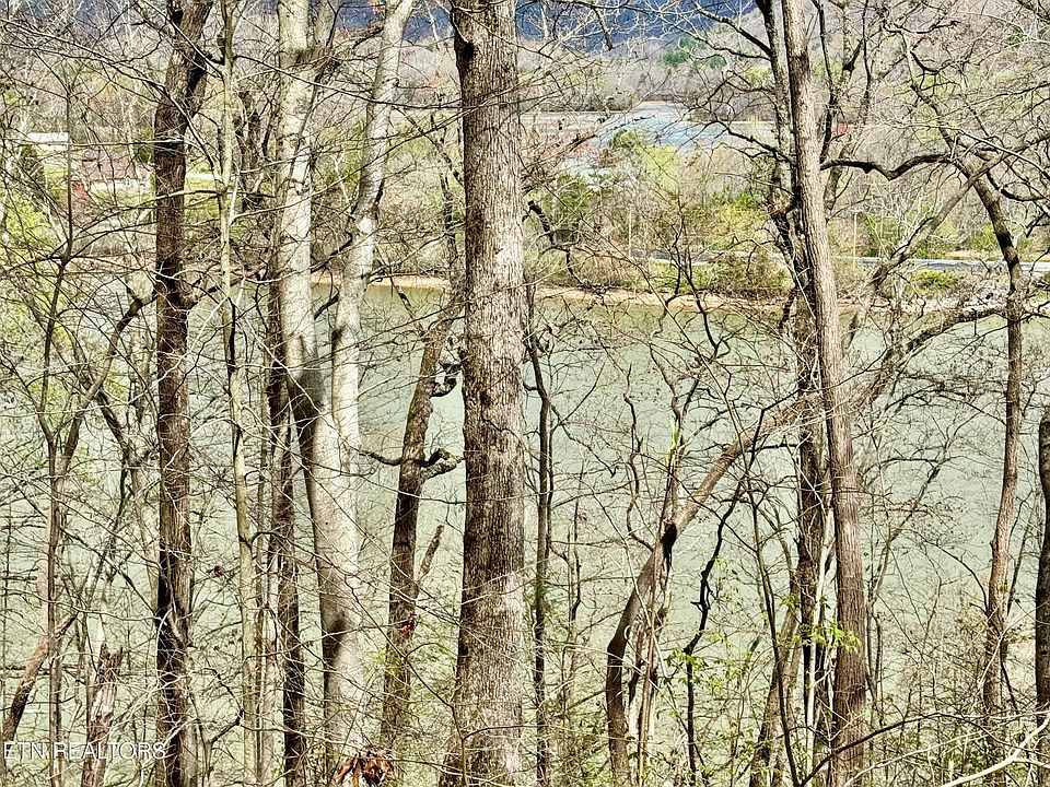 2nd image of 127 Port Cir