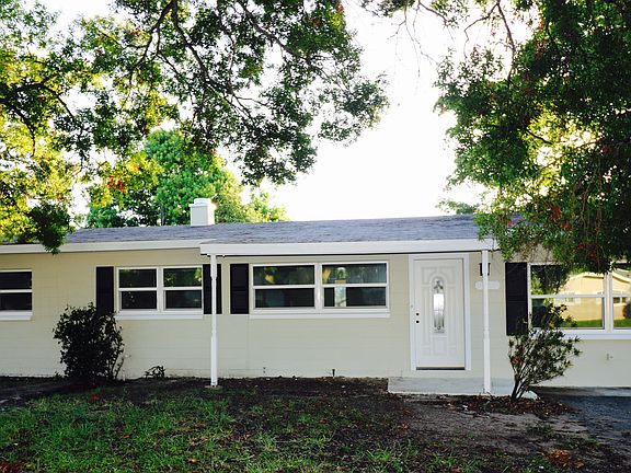 3rd image of 3840 Whiting Dr SE