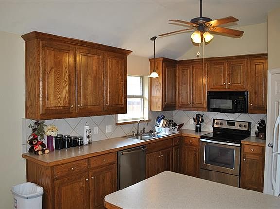 3rd image of 210 Aster Dr