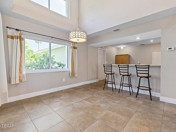 5th image of 4 Lake Forest Ct N