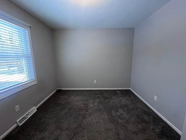 141 Fontenelle St SE — Photo 16