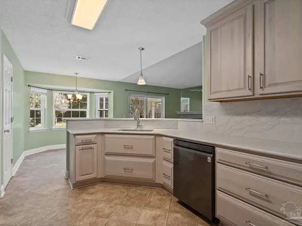 2676 Southern Oaks Dr, Cantonment, FL 32533