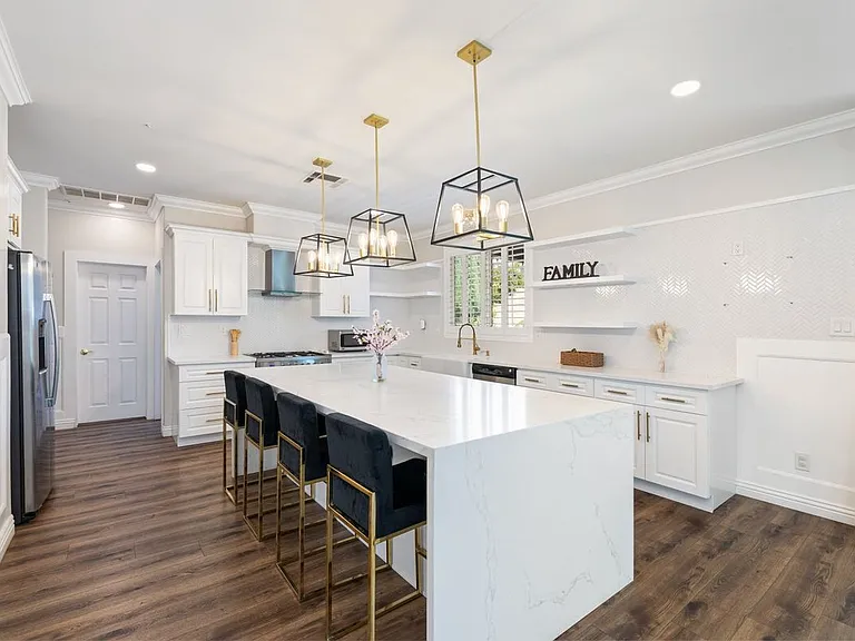 15736 Home Ct — Photo 11