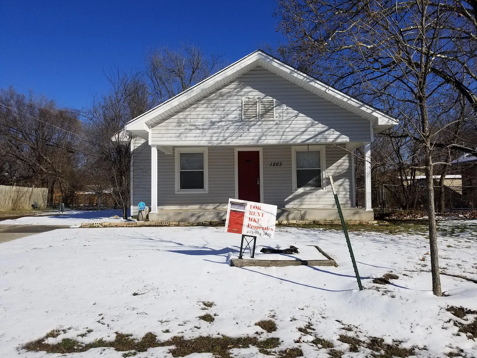 3 bed, 1100 sqft, $1,200 — Photo 1