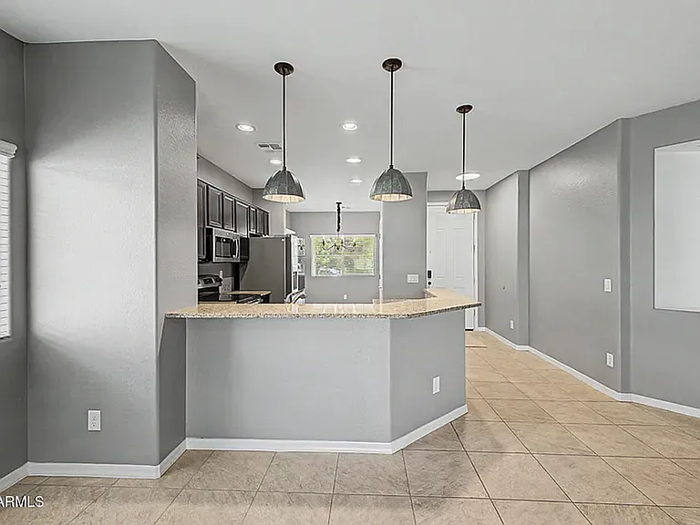 1502 W Alder Rd — Photo 5