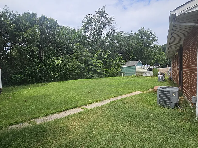 1404 Algona Rd — Photo 9