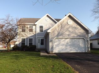 1060 Huron Ct, Elgin, IL 60120