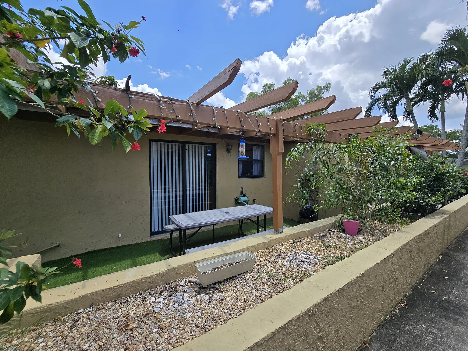 3 bed, 2.0 bath, 250 sqft, $2,395 — Photo 4