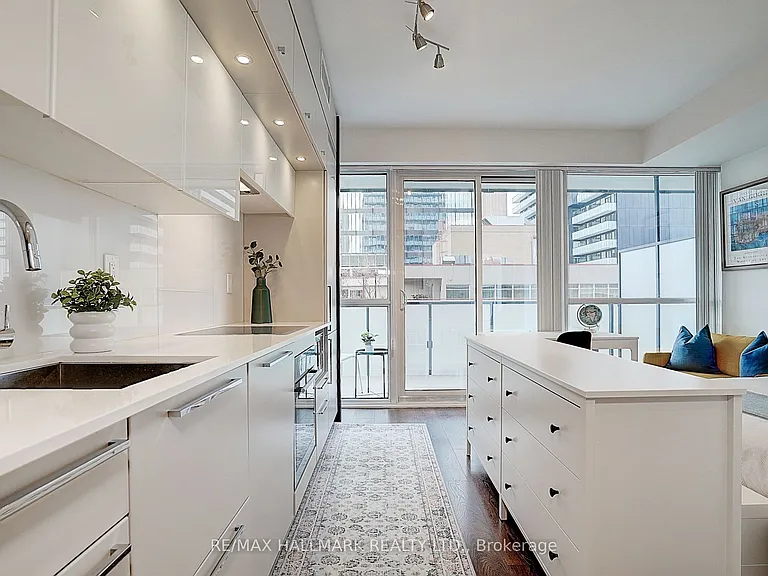 15 Grenville St #1406 — Photo 13