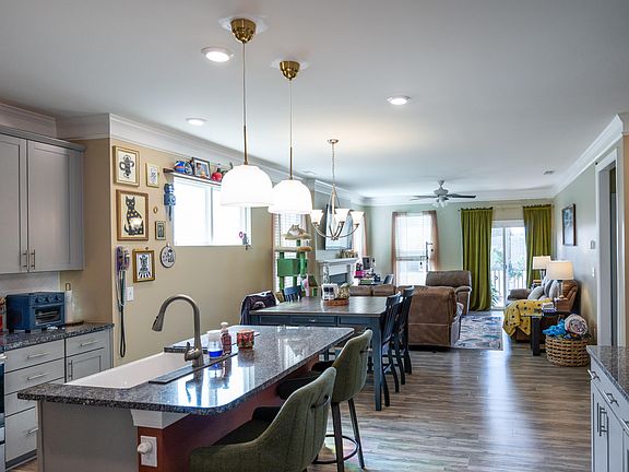 4th image of 105 Highview Dr