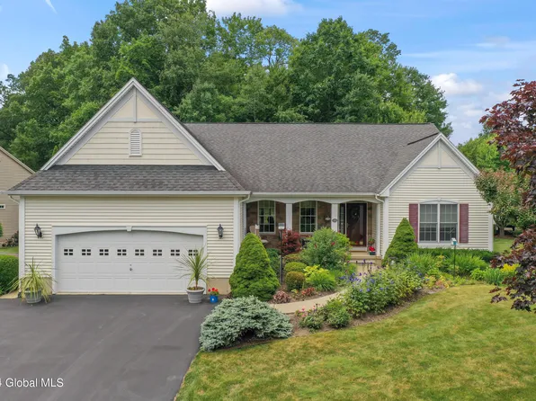 4 Summerfield Circle, Mechanicville, NY 12118