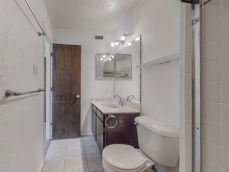 2401 San Patricio Plz — Photo 15