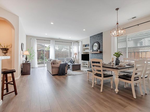 2nd image of 1320 Eagle Drive