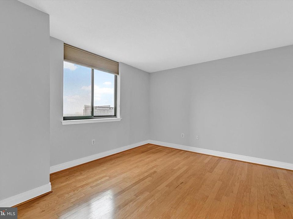 1st image of 414 Water St Unit 2412