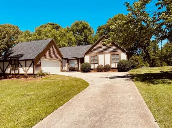 208 Fawnbrook Dr, Greenwood, SC 29646